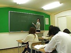 Groot anties klein tiete gesoen en kont gelek deur stoet