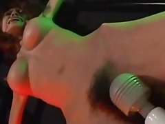 Petite asiatiese vasgebind en speel