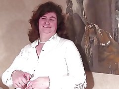 Groot ou ouma met harige vagina